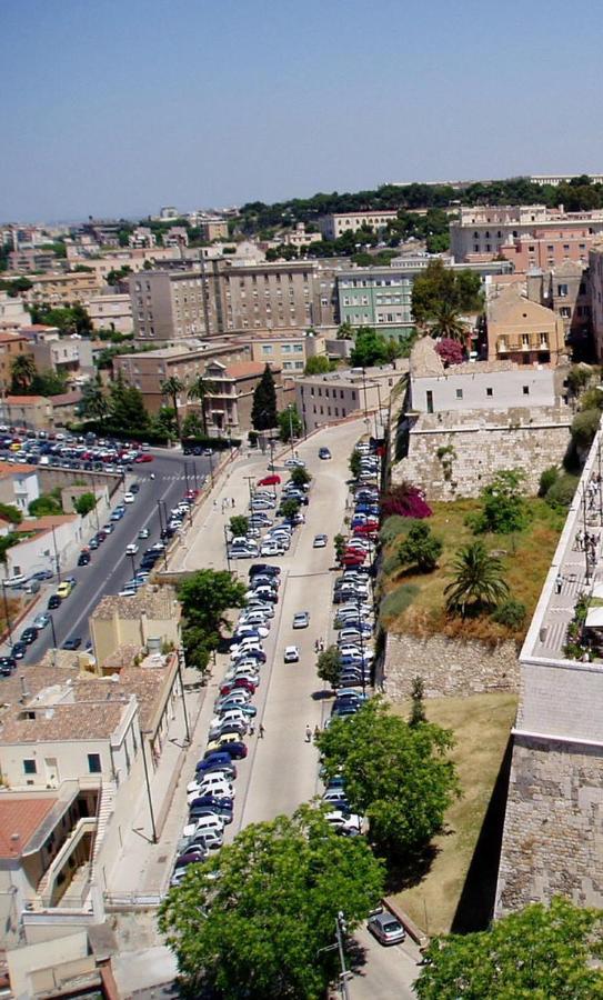 Casa Minu Santa Chiara Hotel Каляри Екстериор снимка